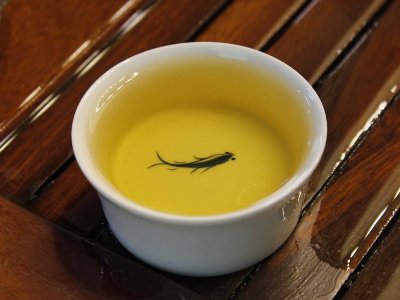如何通過茶湯辨別好茶，<a href=http://www.linjie8.com/fenlei/ target=_blank class=infotextkey>六大茶類</a>茶湯顏色標準