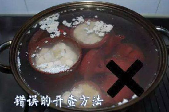開壺放豆腐是錯誤的，新買的紫砂壺正確開壺建議