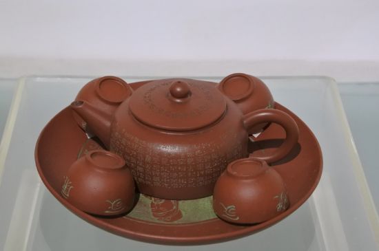 正宗紫砂壺多少錢一套，一套正宗<a href=http://www.linjie8.com/chaju/zisha/ target=_blank class=infotextkey>宜興紫砂壺</a>什么價格