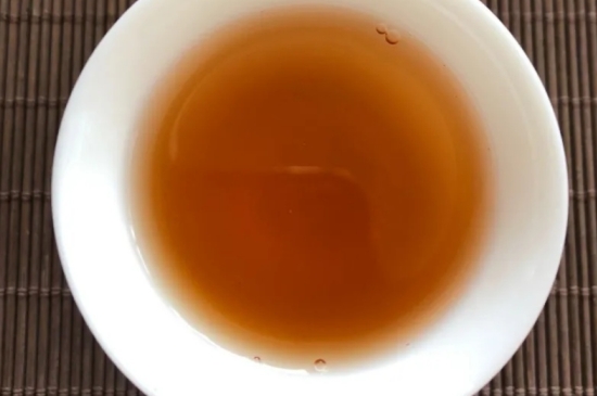 老白茶上火還是去火？夏季喝煮的老白茶會容易上火！