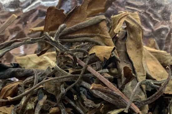 老白茶上火還是去火？夏季喝煮的老白茶會容易上火！